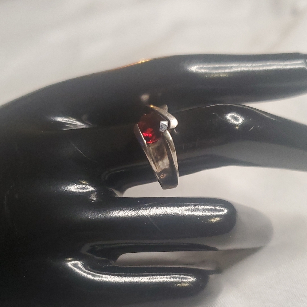 Vintage 925 Silver Ring with Red Garnet Gemstone Sizes 8